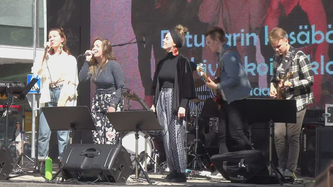 Kesäbändin ensimmäinen kesäkonsertti Rotuaarilla