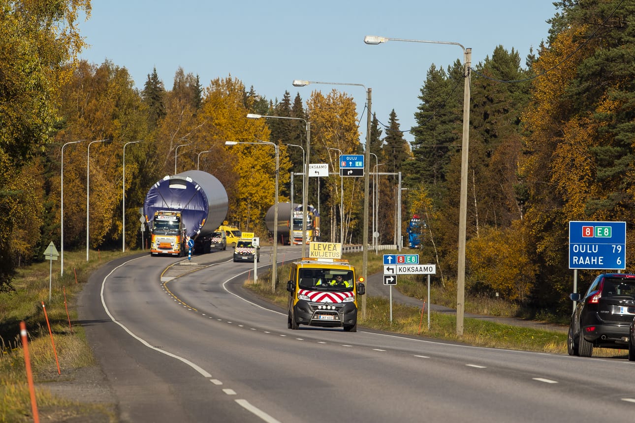Erikoiskuljetus kääntyy Kasitielle, jota kuljetaan Pyhäjoelle saakka.