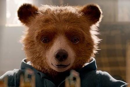 Ystävällinen karhuherra Paddington tuo elokuvassakin kaikille hyvää mieltä.