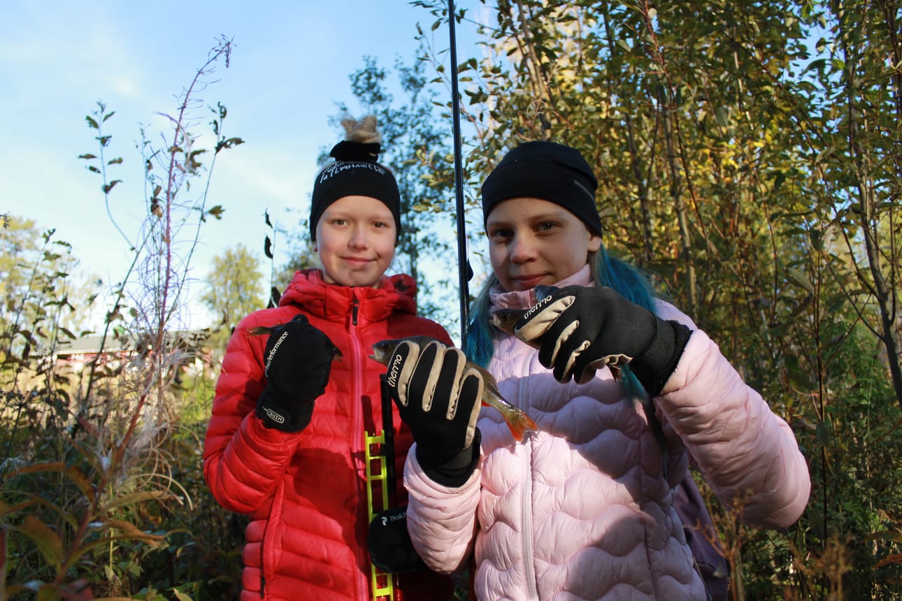 Nella Hälinen ja Iida Kesälahti saivat saalista.