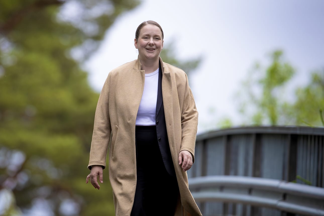Tiina Hovin kalenteri kunnanjohtajana on usein täynnä. – Kunnanjohtajan tehtävä on kokonaisvaltaisesti laajempi, eivätkä hommat ole koskaan valmiita. Välillä päivät ovat todella pitkiä. Hommassa jaksaa paremmin, kun tekee välillä jotain muutakin, Hovi miettii.