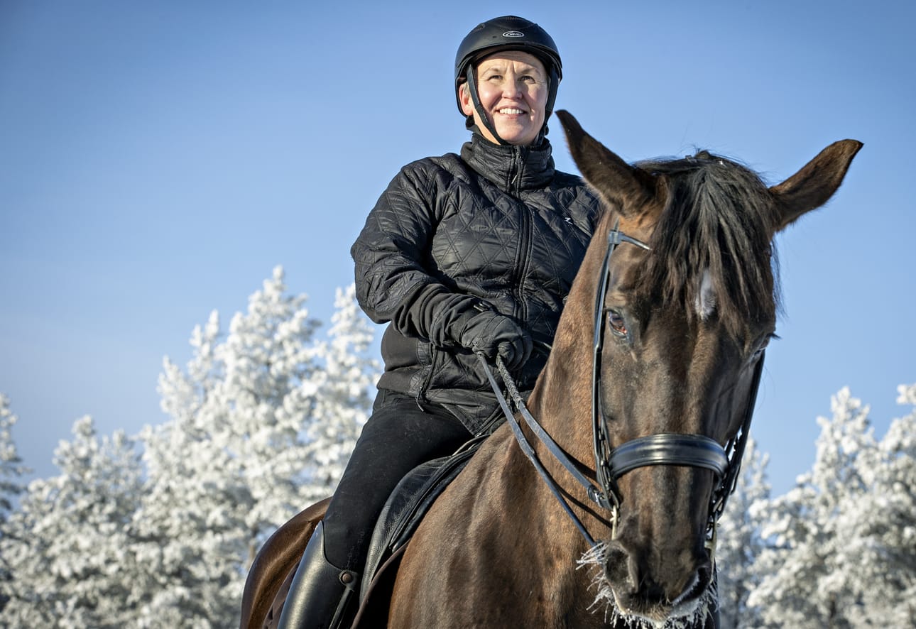 Marjukka Manninen on toiminut Suomen Ratsastajainliiton puheenjohtajana vuodesta 2021 lähtien.