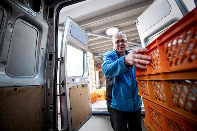 Vaasan ruoka-avun puheenjohtajalle John Åsvikille oli kova paikka pyytää julkisesti apua. Saadulla tuella pärjätään jopa vuosi. ARKISTOKUVAT: PAULA KASKIMAA
