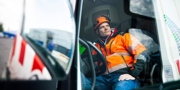 Kun yritys laajenee maailmalle, logistiikan merkitys korostuu. Toimitusketjut on oltava kunnossa, jotta tuotteet ja palvelut liikkuvat luotettavasti.