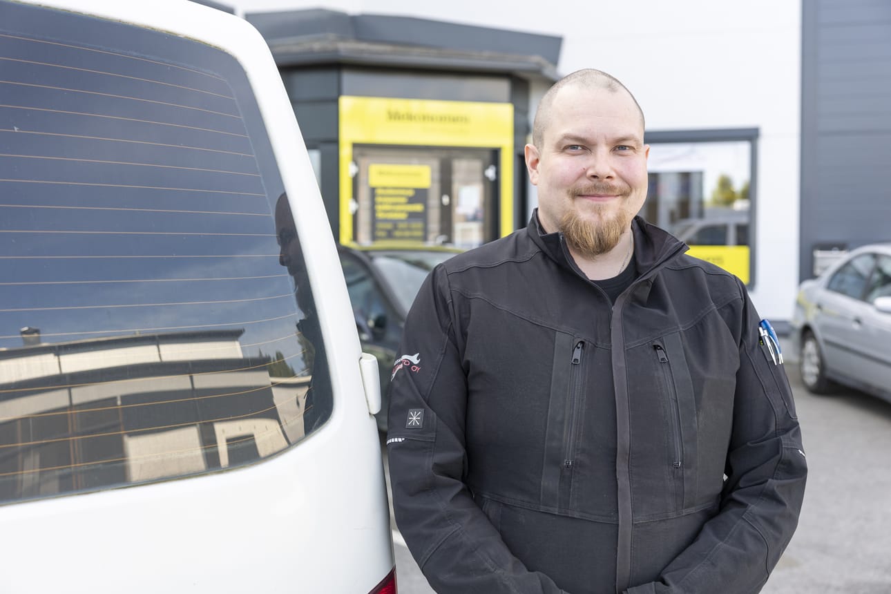 Kuusamon Autohuollon yrittäjä Aki Jaakkola kertoo vinkkinsä Koillismaan syksyyn ja talveen valmistautumiseen autoilijoille.