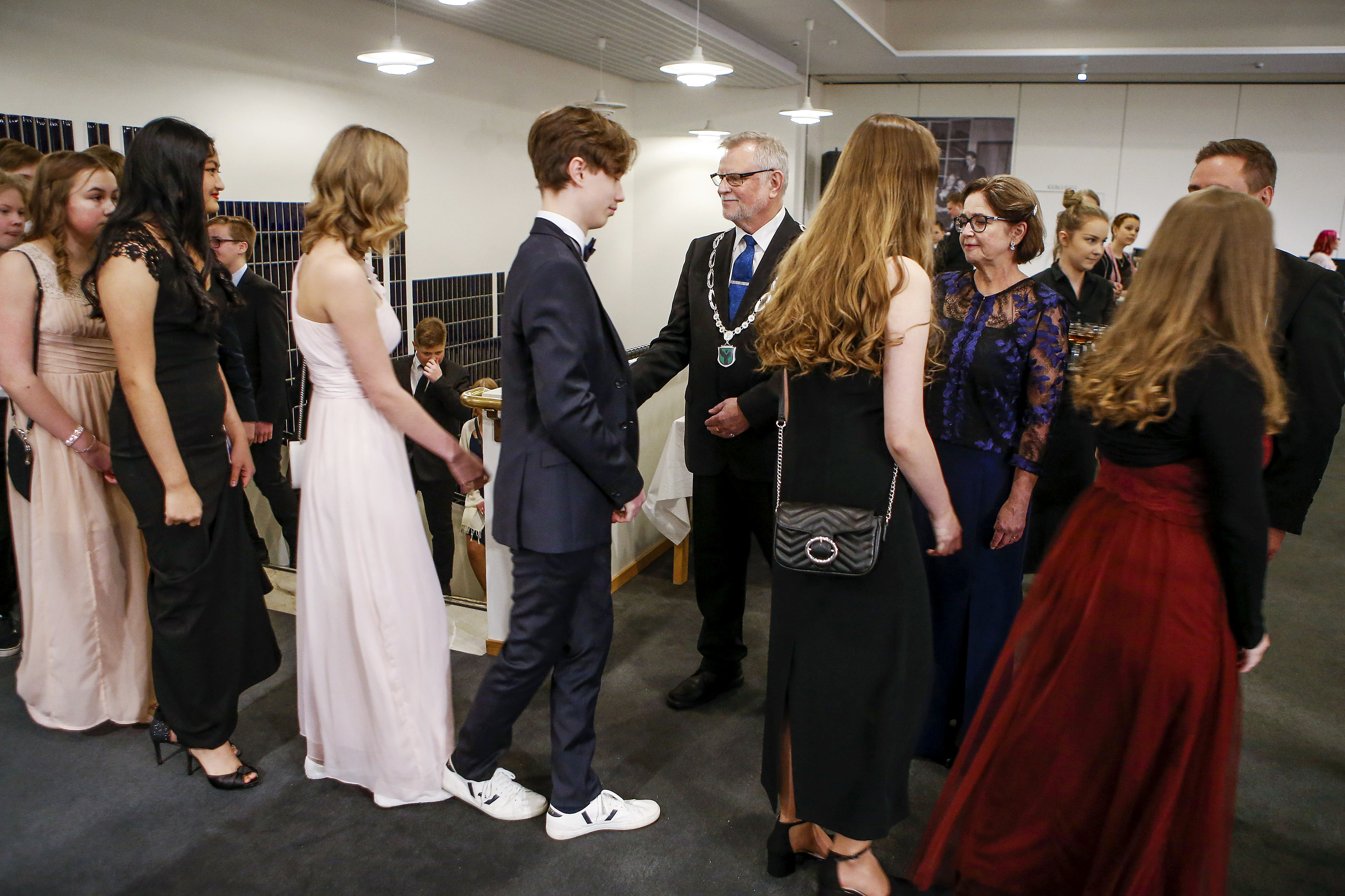 "Tämä on Linnan juhlat pienoiskoossa" Rovaniemen ysiluokkalaiset