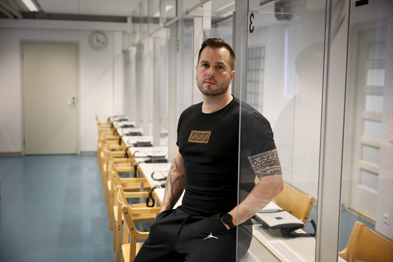 Niko Ranta-aho tuomittiin Katiska-vyyhdeissä muun muassa amfetamiinin, kokaiinin, ekstaasin, lääketablettien ja dopingaineiden maahantuonnista vuosina 2017–2020. Ranta-aho kuvattiin Riihimäen vankilassa. LEHTIKUVA / Antti Aimo-Koivisto