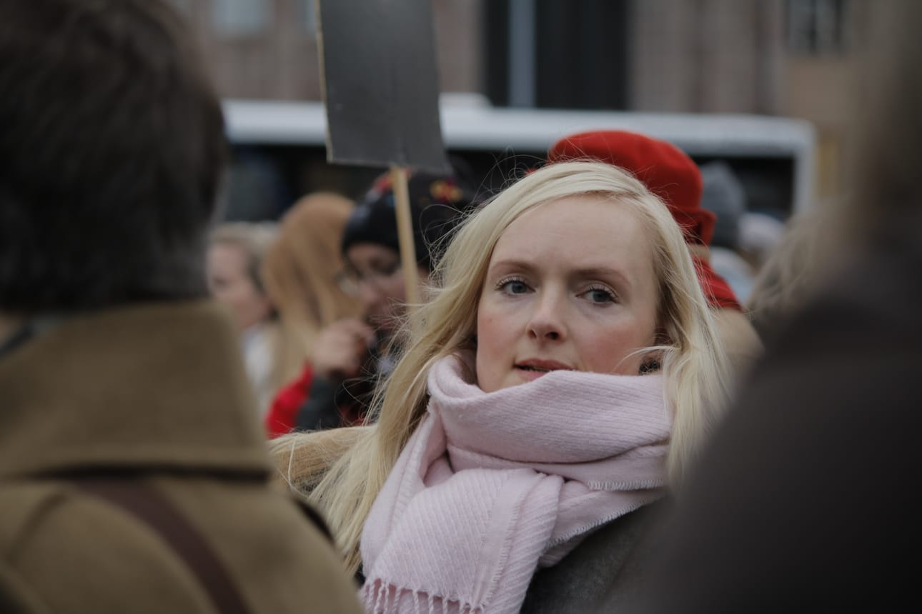 Maria Ohisalolla sanotaan olevan luontainen kyky kuunnella ihmisiä: olla aidosti läsnä. Hoksottimet toimivat myös sosiaalisissa tilanteissa.