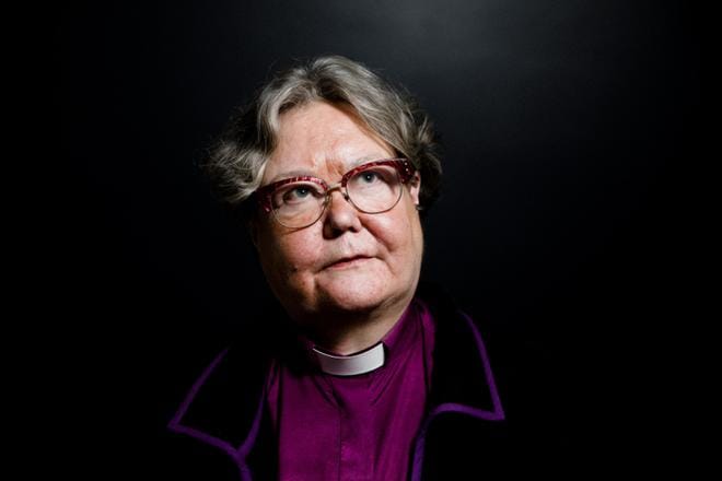 Helsingin eläköityvä piispa Irja Askola aikoo vetäytyä julkisuudesta ainakin vähäksi aikaa sen jälkeen, kun hänen seuraajansa Teemu Laajasalo aloittaa. KUVA: Joel Maisalmi