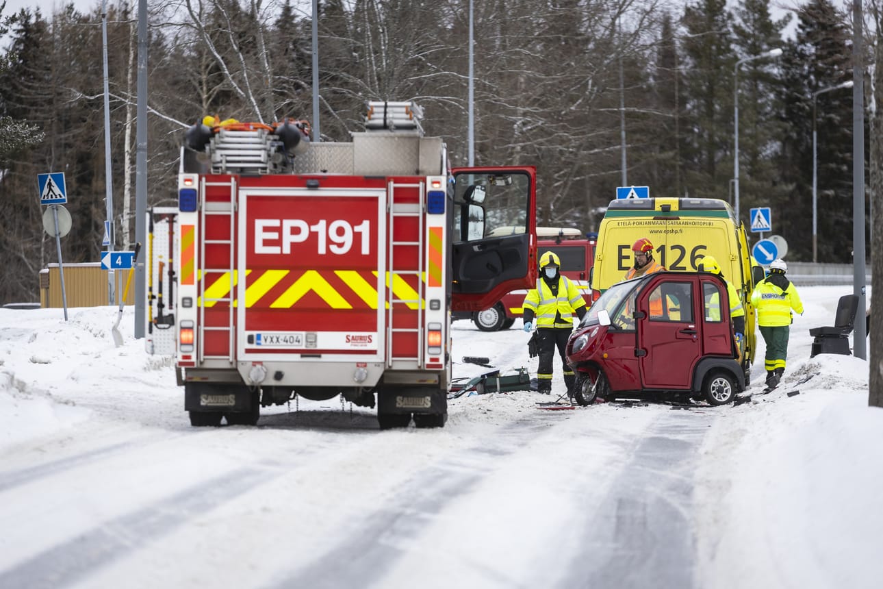 Isossakyrössä sattui perjantaina henkilöauton ja mopoauton kolari.