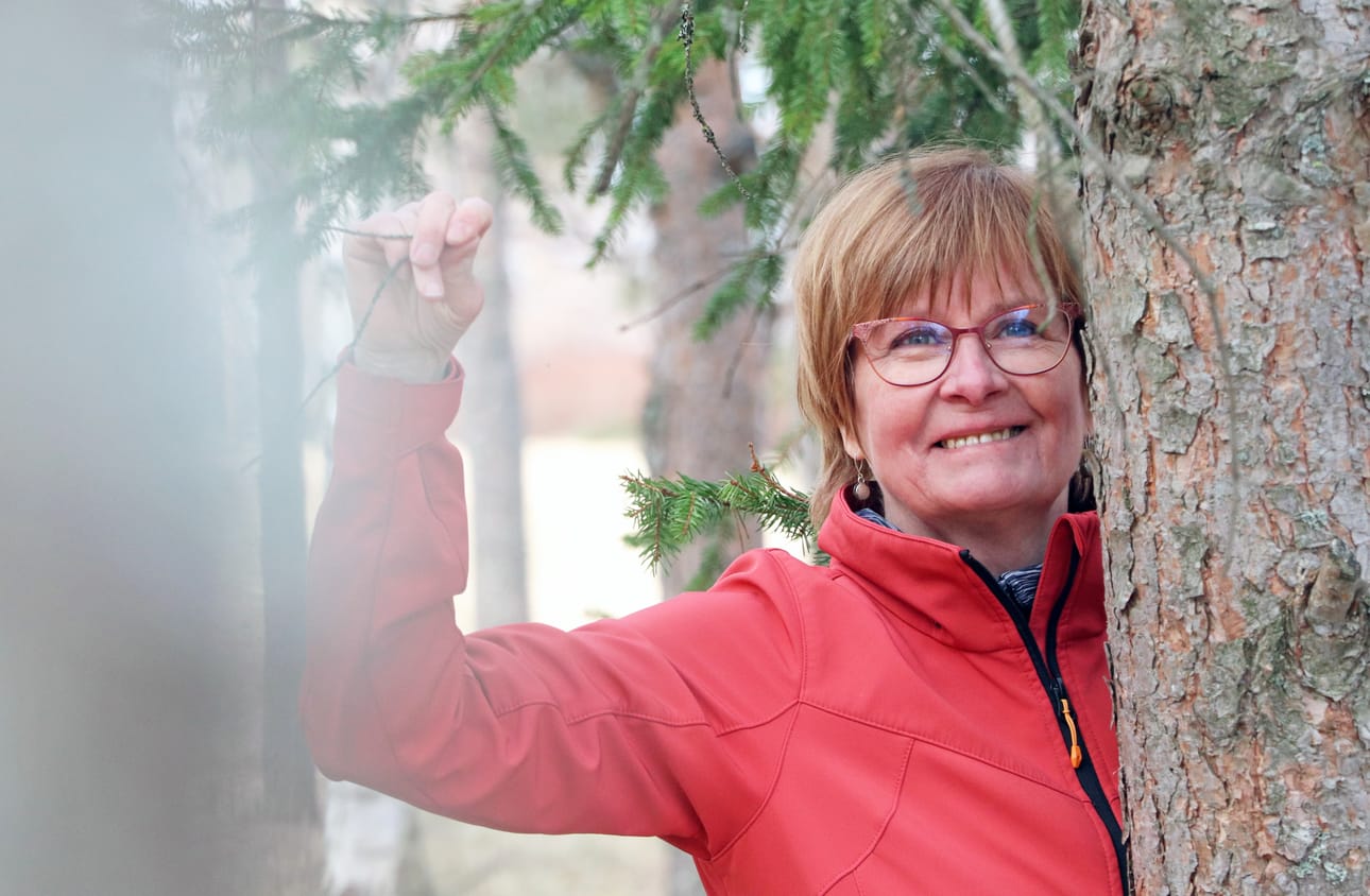 Pudasjärveläisellä Tarja Hemmilällä diagnosoitiin nivelreuma vuonna 1989. Siitä seuraavat kymmenen vuotta olivat vaikeaa sairastamisen aikaa, mutta nykyään hän tuntee olevansa terve.