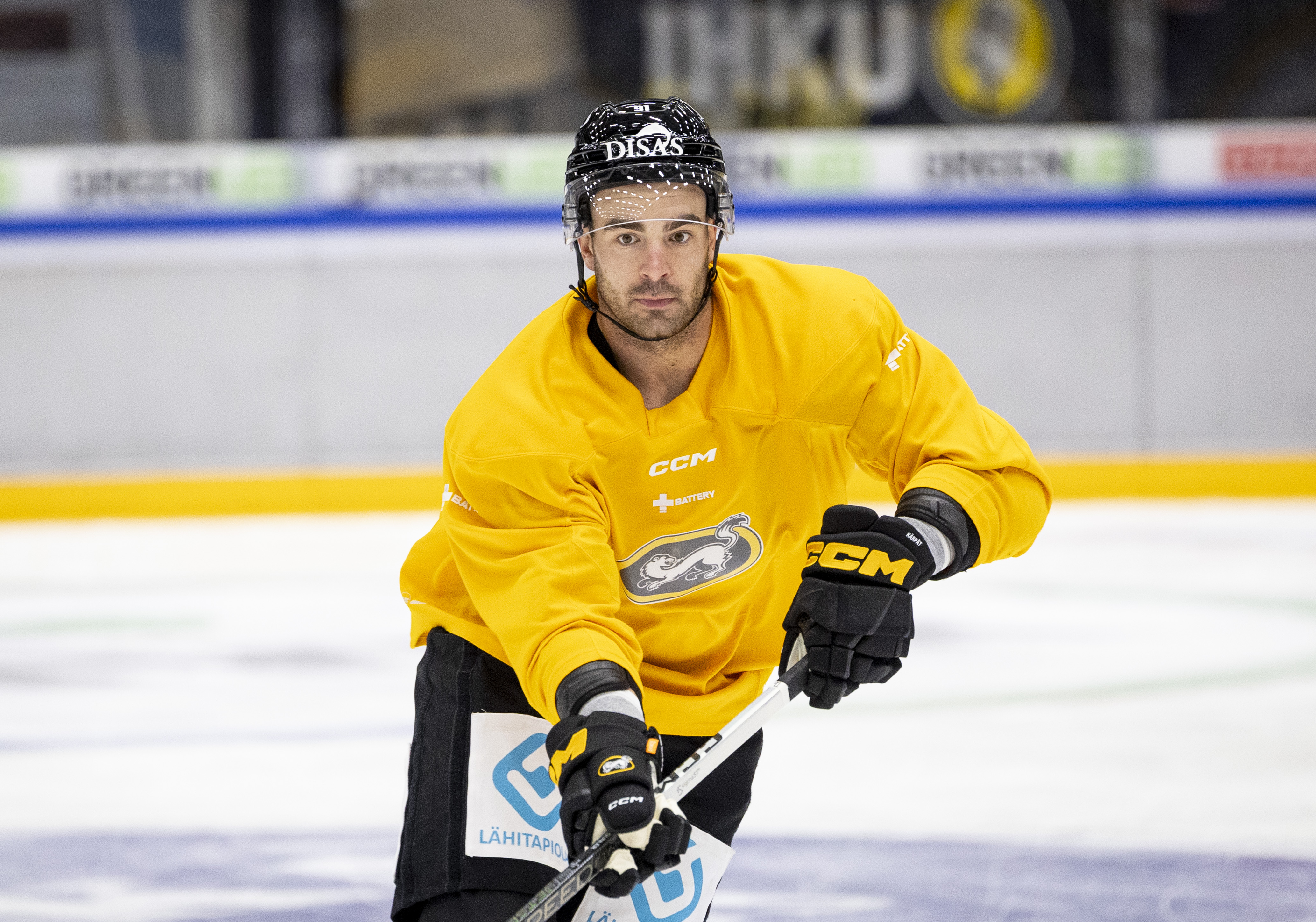 Reid Gardiner otti tiistaina tuntumaa Raksilan jäähän.