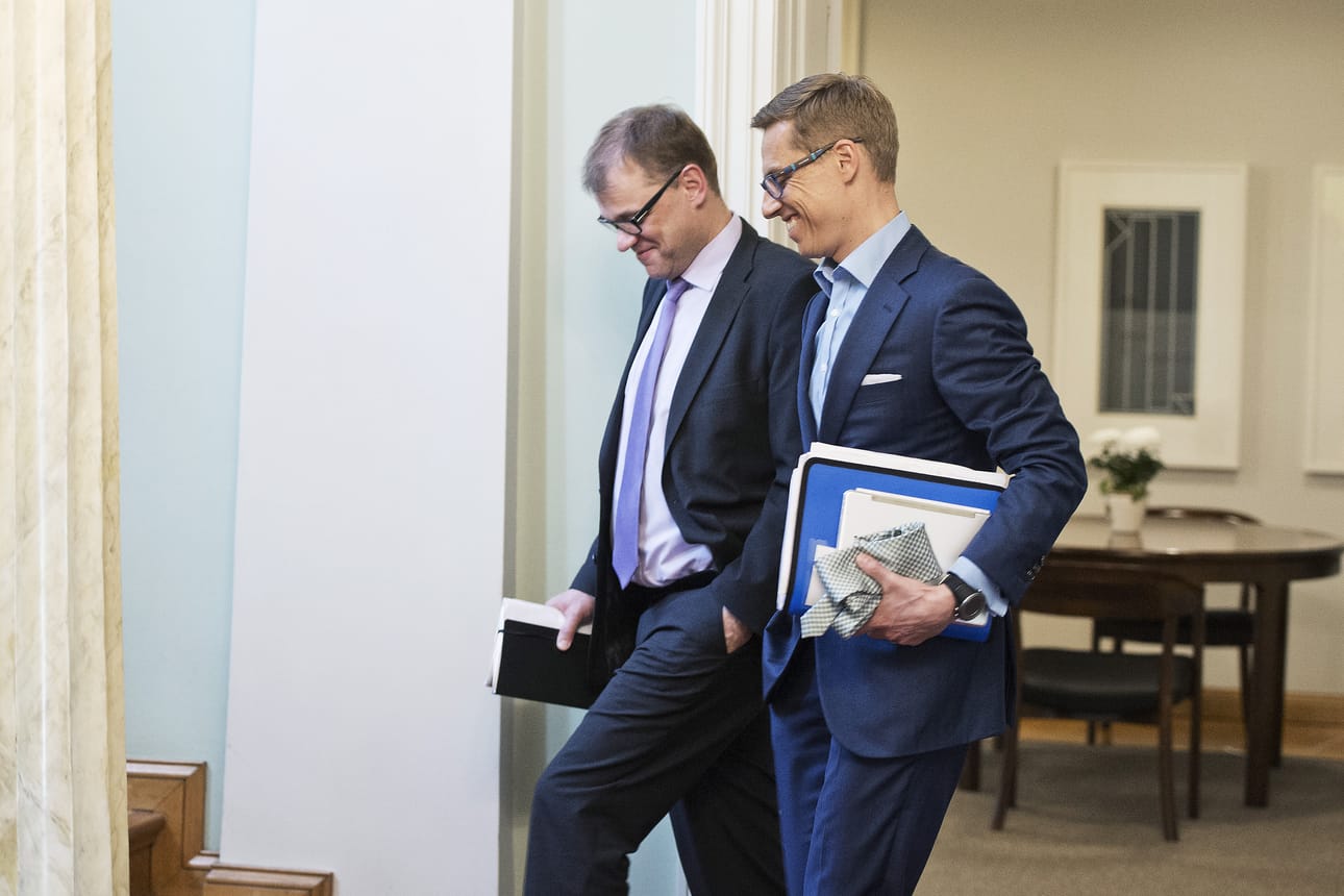 Hallitusneuvotteluista ei tänään enää anneta lausuntoja medialle. Kuvassa keskustan Juha Sipilä ja kokoomuksen Alexander Stubb.