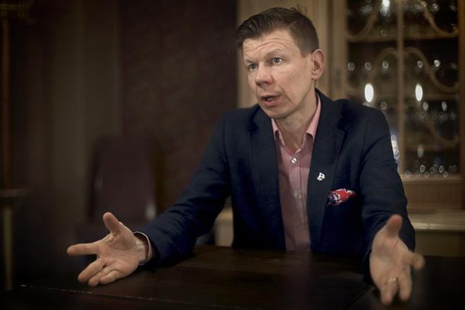 Elokuussa OIympiakomitean toimitusjohtajana aloittanut Mikko Salonen vieraili tiistaina Seinäjoella. "Tässä työssä täytyy ymmärtää, mitä Suomessa tapahtuu. Sitä ymmärrystä ei rakennatta pelkästään tuolta Pasilan pääkonttorilta." KUVA: HEIKKI HAKANEN