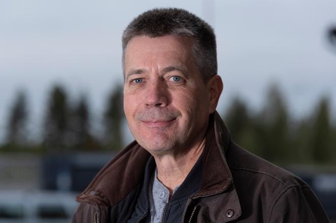 Lastentautien dosentti Jukka Vakkila tietää, että streptokokkibakteeria voi löytyä nielusta paljon, vaikka kaikki näyttäisi varsin tavanomaiselta.