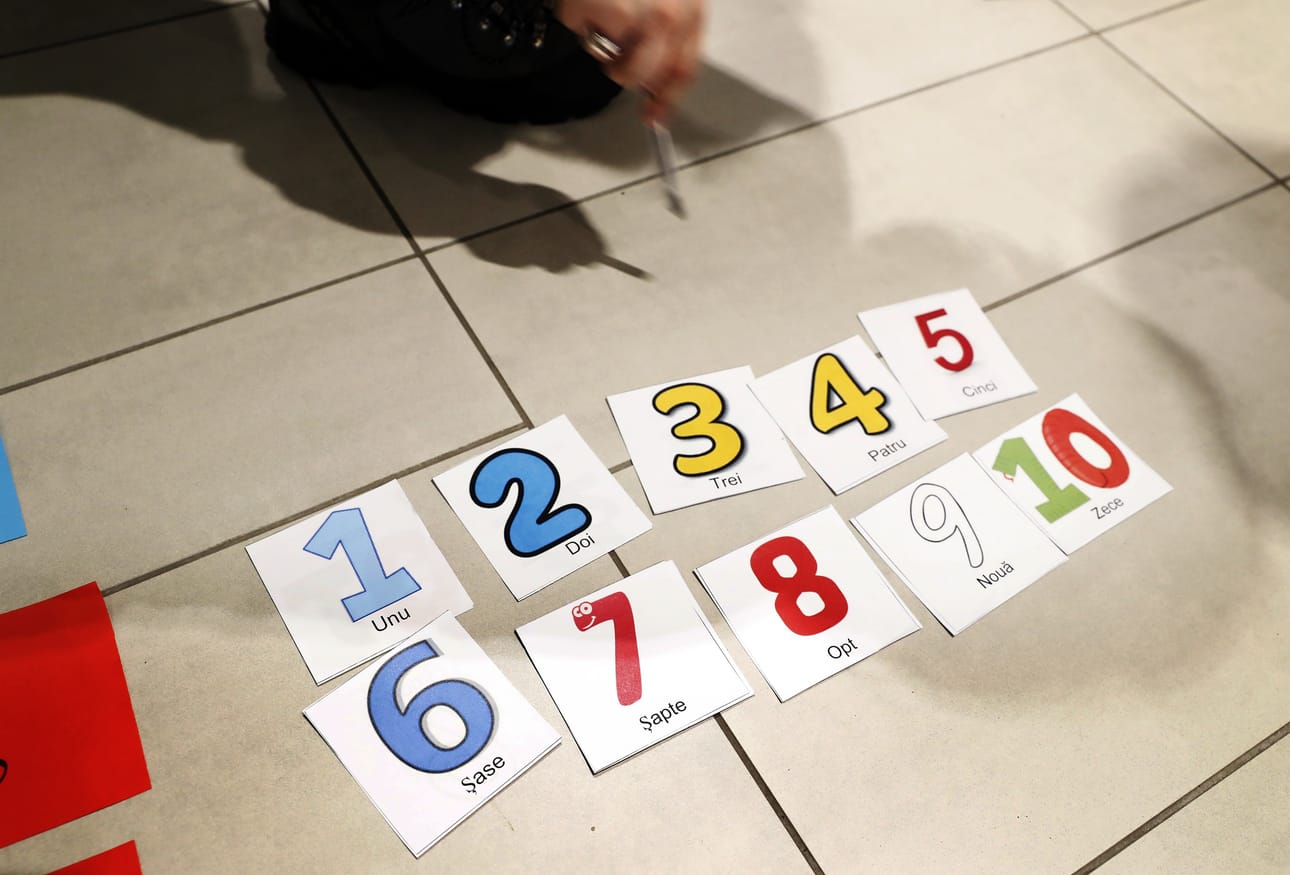 Kielten päivän tapahtumassa pystyi opettelemaan myös numeroita romaniaksi.