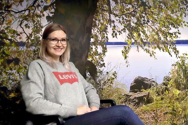 Jenniina Palmu houkuttelee työkseen yrityksiä ja yhdistyksiä järjestämään tapahtumia Seinäjoella. Hän sanoo, että Seinäjokea on helppo myydä. KUVA: HEIKKI HAKANEN