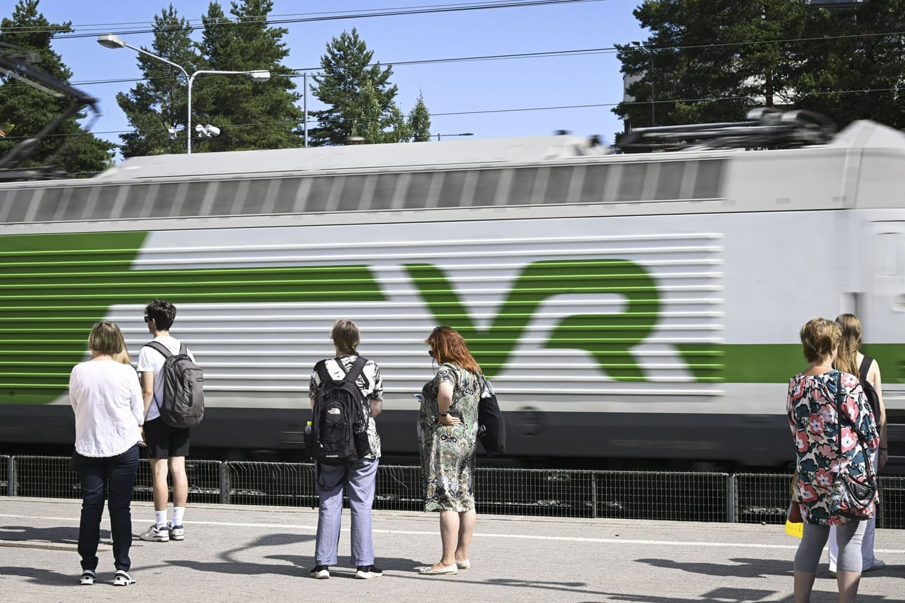 VR aikoo keskittyä matkustaja- ja tavaraliikenteeseen. LEHTIKUVA / Emmi Korhonen