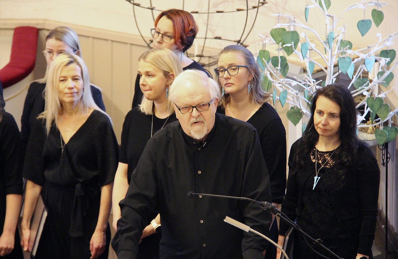 Tapani Tirilän johtama Naiskuoro Välke on kutsuttu Rovaniemelle esiintymään.