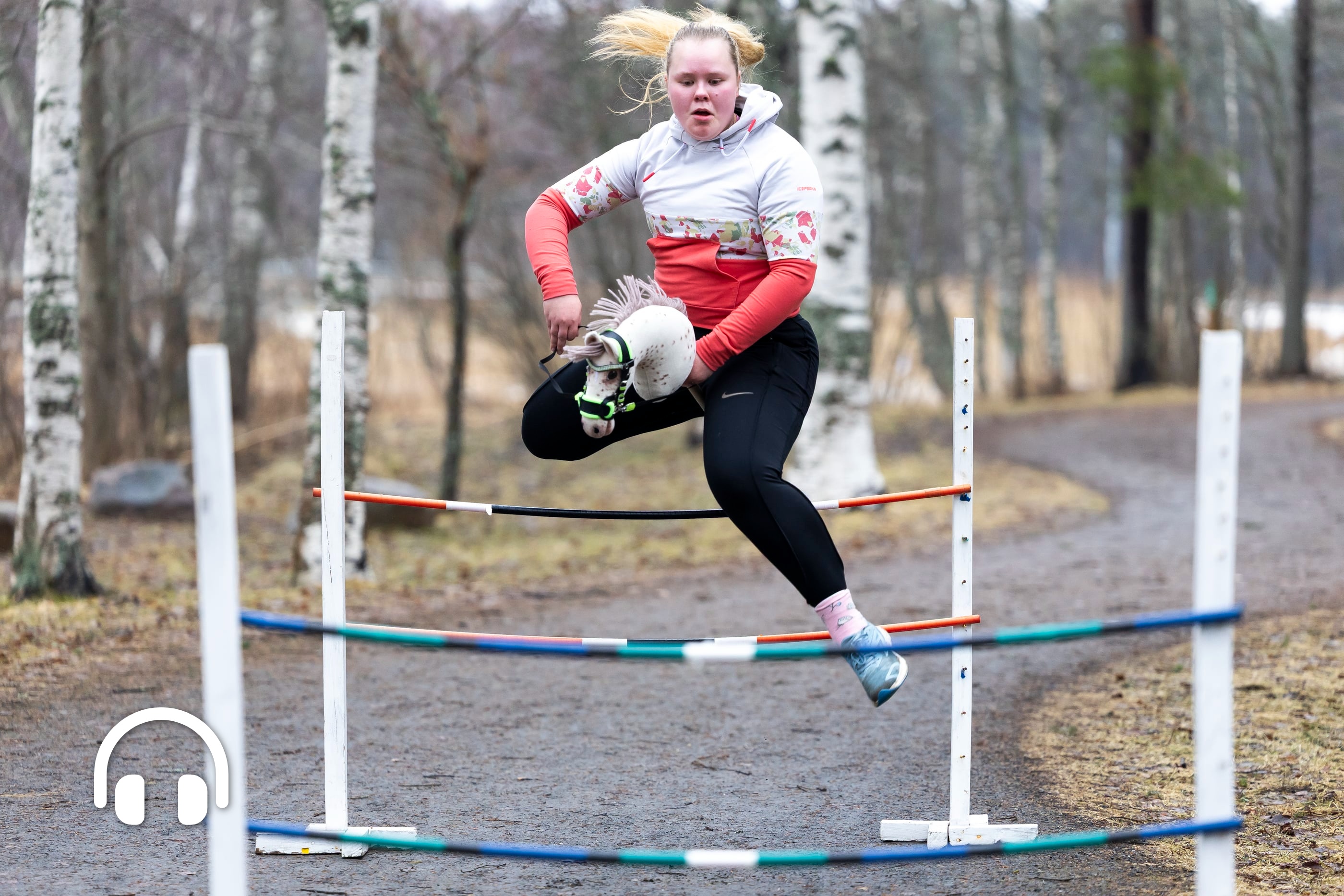 Oululainen Anne Takala, 22, työllistää itsensä keppihevosilla – Näin leikistä tuli totista urheilua