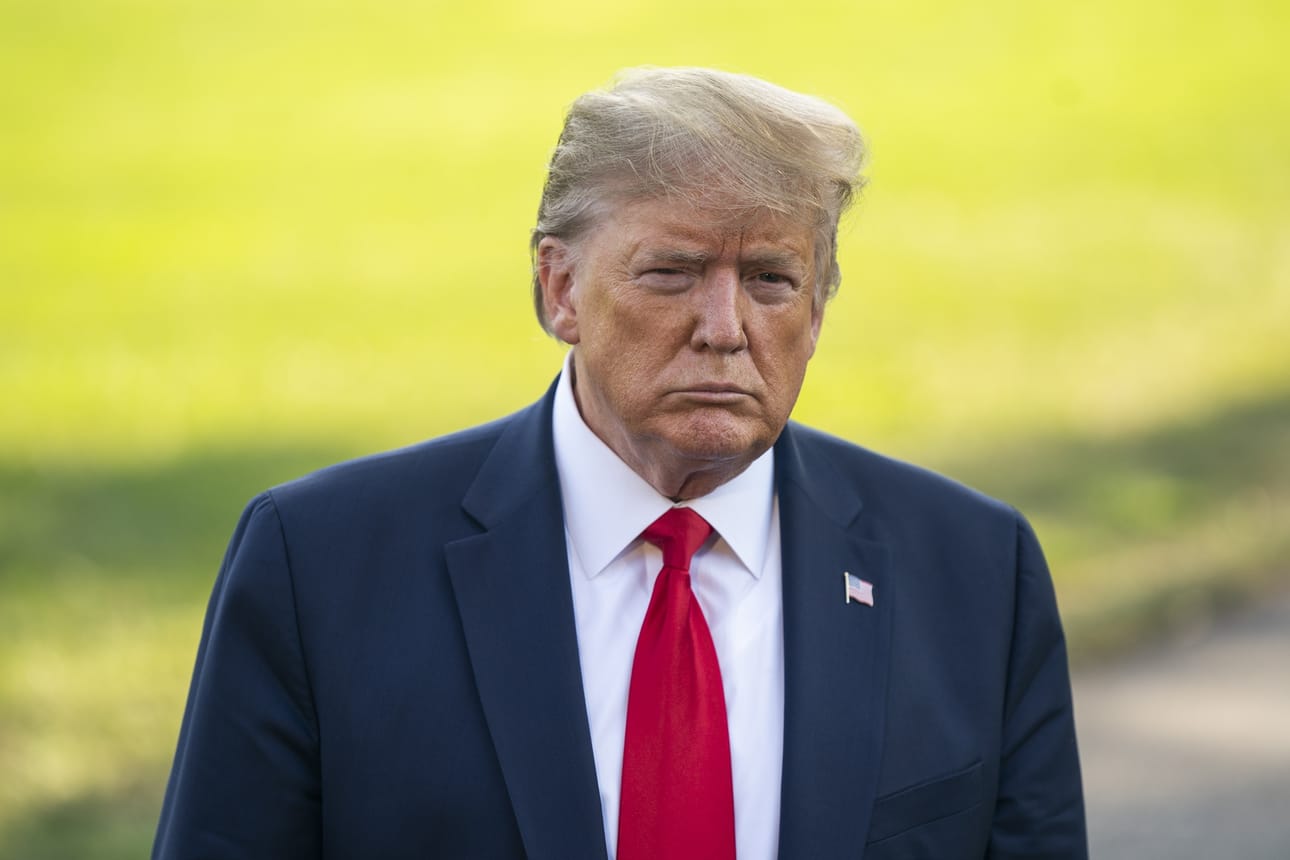Yhdysvaltain presidentti Donald Trumpille satelee tyrmäävää kritiikkiä päätöksestä vetää Yhdysvaltain joukot Pohjois-Syyriasta Turkin rajalta.