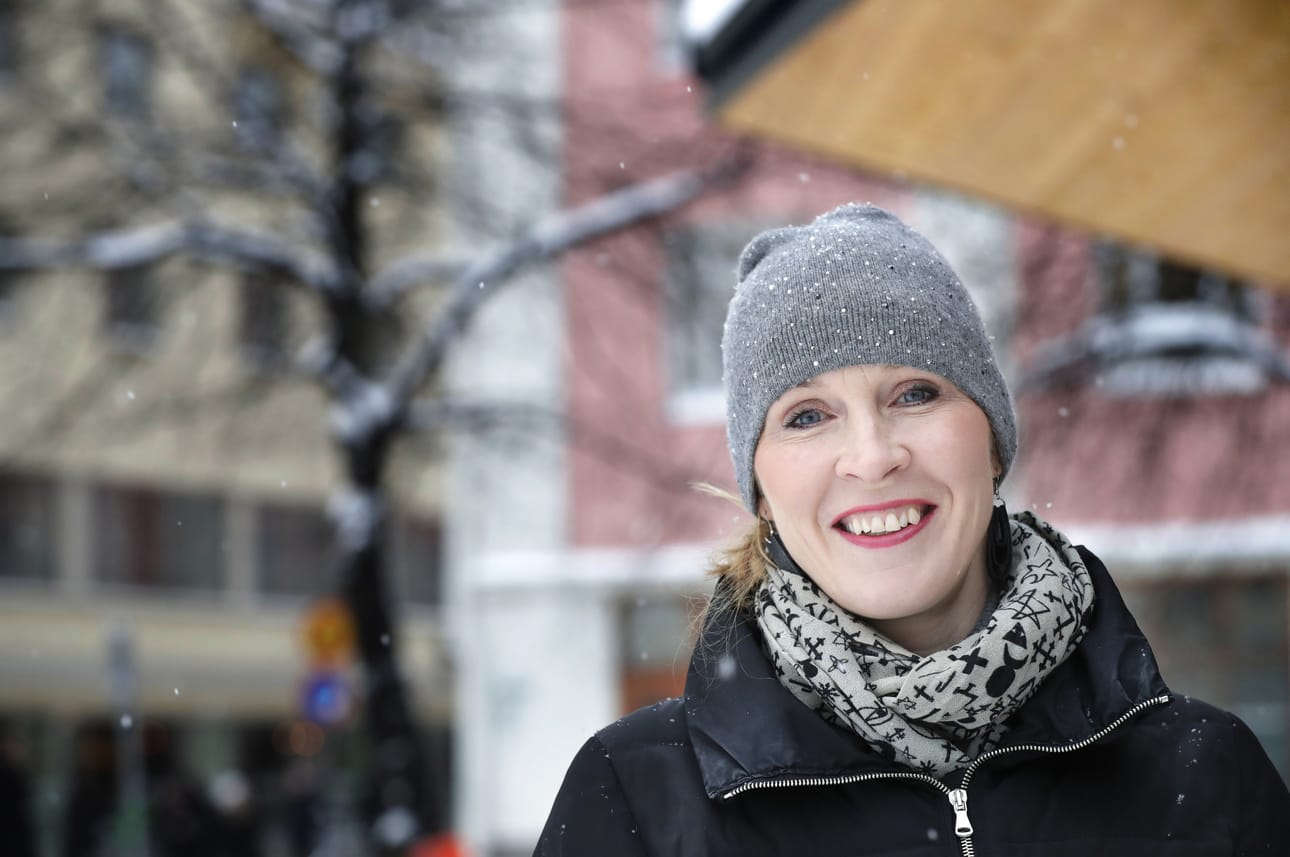 Terhi Mets viettää alkukesän tiukasti pesäpallon parissa: hän valitsee Idän joukkueen pelaajat naisten Itä-Länsi -otteluun.
