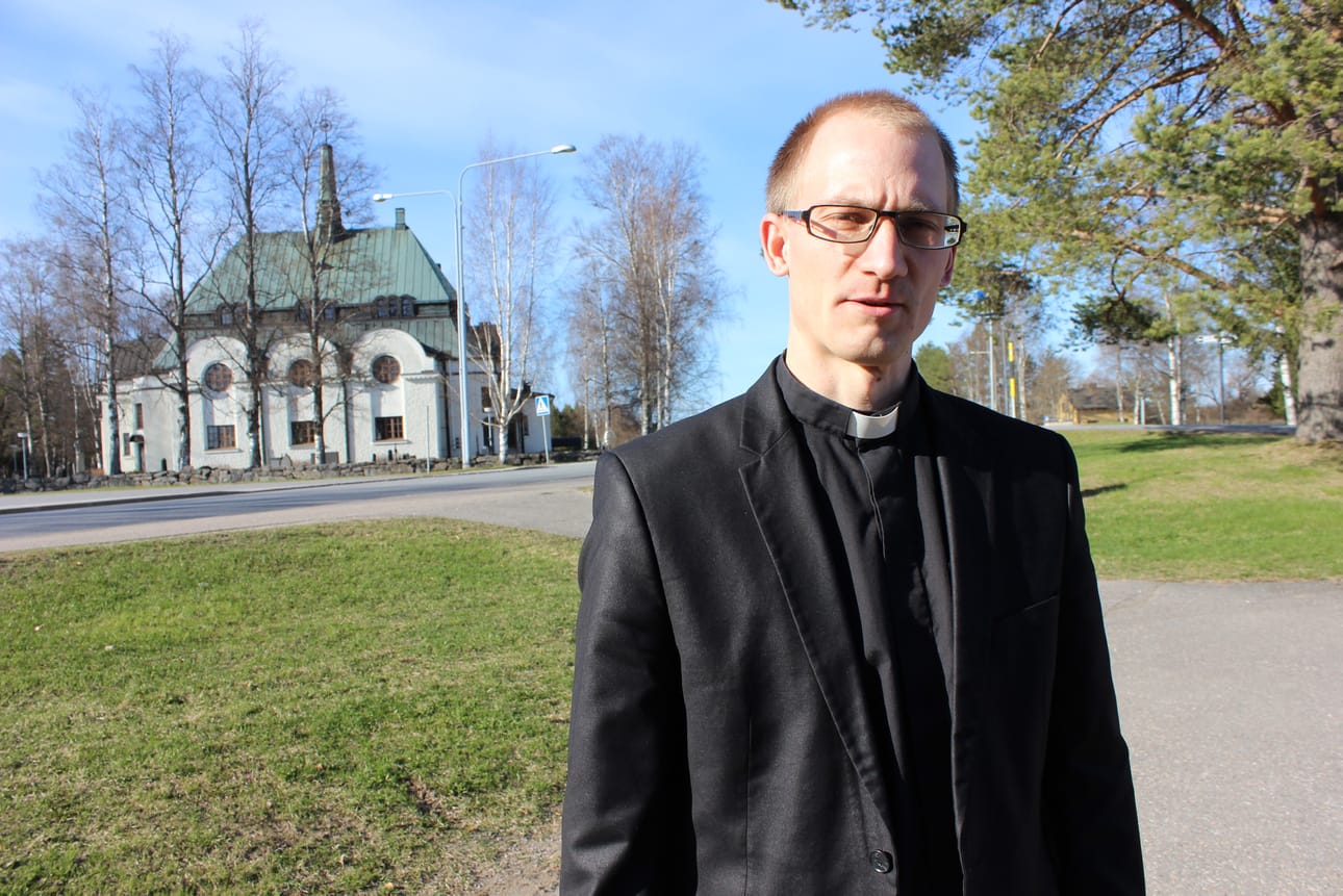 Ähtärin kirkkoherrana vuodesta 2016 toiminut Kalle Peltokangas aloittaa virassa Alavuden seurakunnassa syyskuun alkaessa. Arkistokuva.
