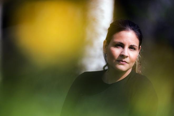 Vaasan seudun eläinsuojeluyhdistys teki kansalaisaloitteen alueen eläinlääkäripäivystyksen puutteiden korjaamiseksi. Yhdistyksen varapuheenjohtaja Emine Ehrström toteaa ongelmien johtuvan resurssipulasta. KUVA: JARNO PELLINEN