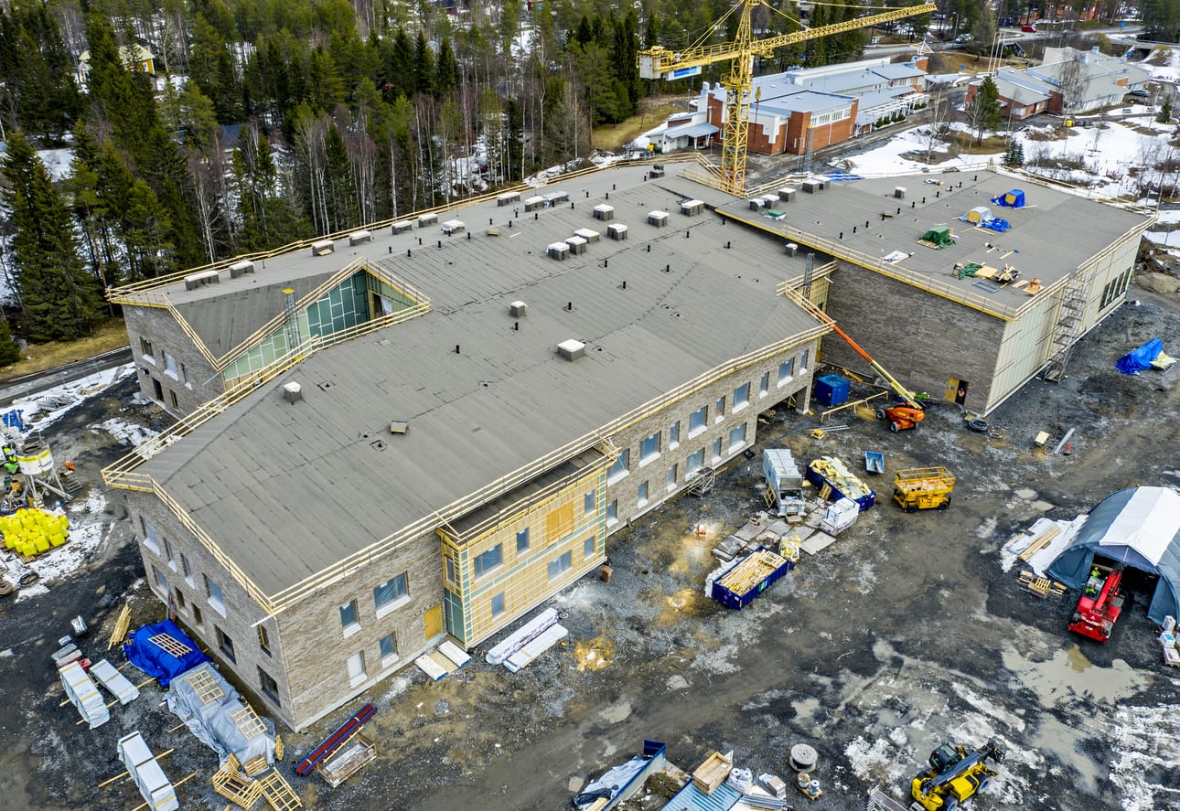 Kiiminkipuiston koulu korvaa entisen Jokirannan koulun. Kuva koulun rakennustöistä huhtikuulta.