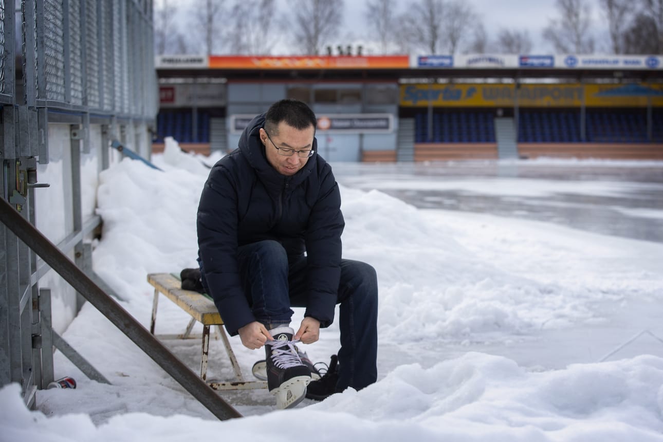 Ranran Lin opetteli luistelemaan parikymmentä vuotta sitten Espoossa. Hänen muutettua takaisin kotiseudulleen Kiinaan luistelu sai jäädä, mutta Vaasassa Lin on tehnyt paluun jäälle.