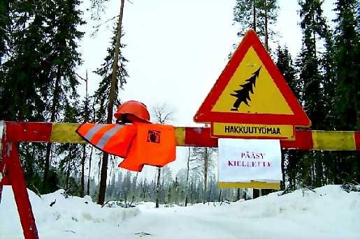 Vahdissa. Virkavalta sai olla passissa Taivalkosken Hämeenvaarassa tammikuussa 2002.