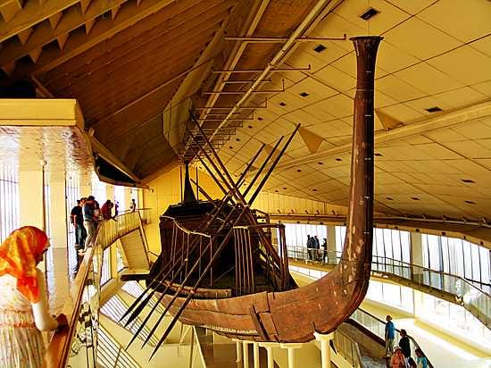 Aurinkolaiva on kutistunut museossa noin puoli metriä.