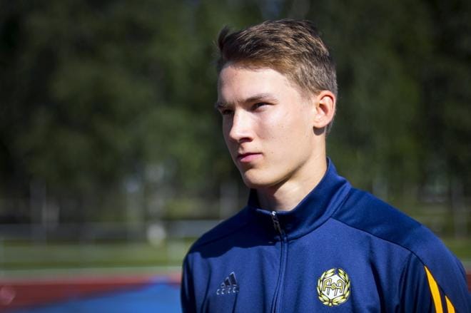 Seiväshyppääjä Mikko Paavola hyppäsi viikonloppuna EM22 -kisojen karsinnassa Ruotsin Gävlessä. Valitettavasti pohjekramppi pakotti jättämään karsinnan kesken. Arkistokuva: Matti Hautalahti