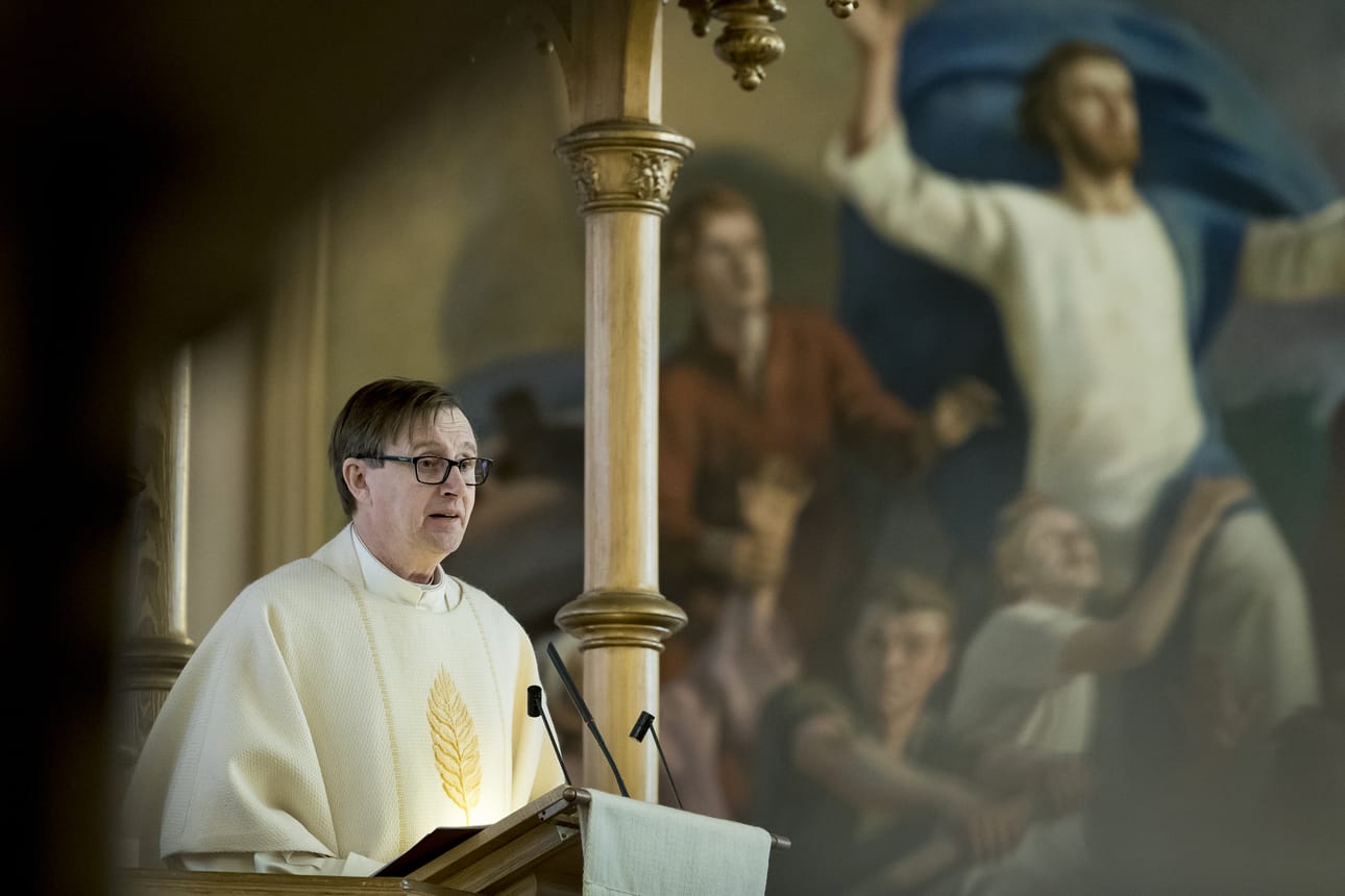 Harri Joensuun virkaan asettaminen Raahen kirkossa