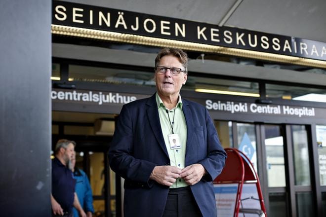 Ylilääkäri Matti Rekiaron mukaan sairaanhoitopiiri odottaa aluehallintoviraston uusia linjauksia. Rekiaro korostaa, että avit tekevät itsenäisesti päätökset. ARKISTOKUVA: TOMI KOSONEN