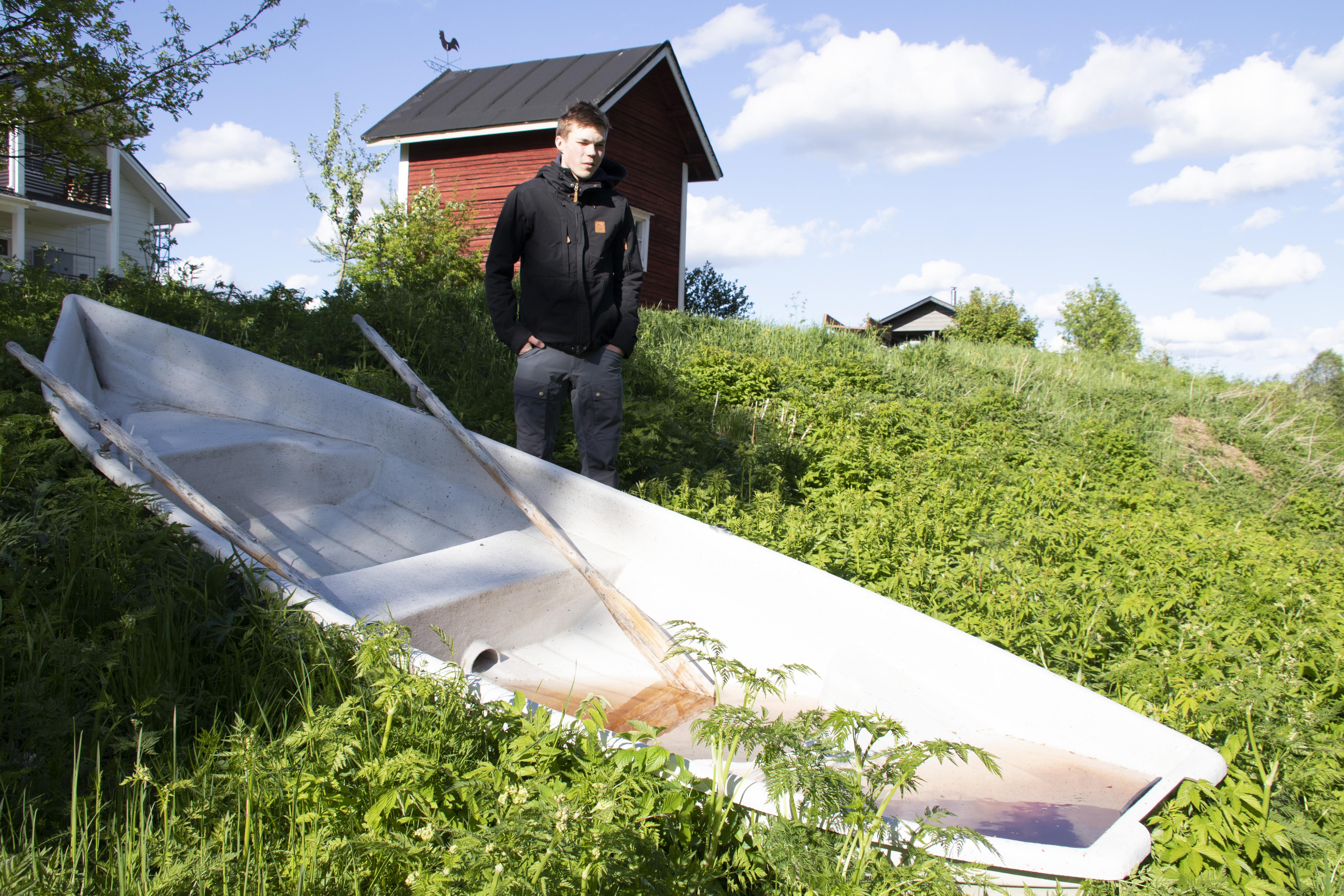 Virta toi soutuveneen rantapusikkoon – kukaan ei ole kaivannut talvella venettä