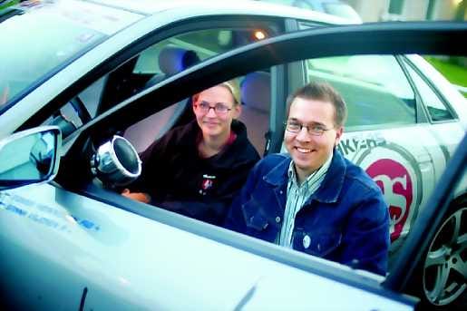 Yhteinen harrastus. Tommi Heikkinen ja Sanna Yrjönen ovat yhdessä tehneet perheen Audista Euroopan parhaan autosound-auton. Suunnitelmissa on ostaa uusi auto ja rakentaa siihen vielä parempi äänentoisto kuin Audissa on.