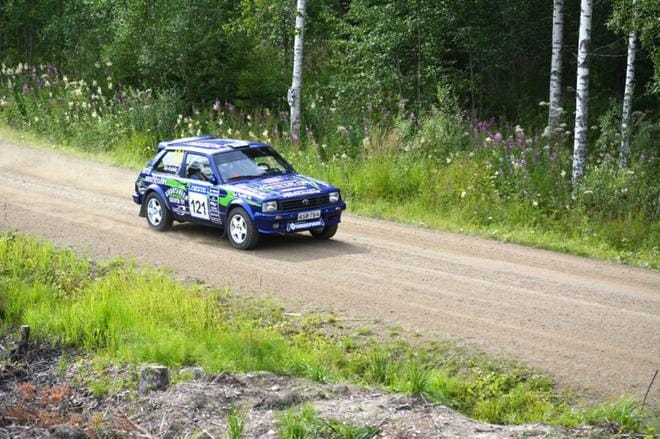 Mika Hautaniemi luotti tänäkin vuonna Toyota Starlettiinsa, jolla hän on ajanut kolme edellistäkin Vetomies-kilpailua, joihin on osallistunut. KUVA: ELLA NURMI