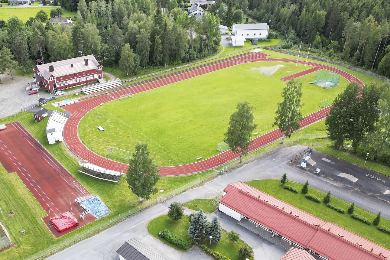 Ulkokuntosali toteutuessaan sijoittuu vasemmalle urheilukentän päätyyn.