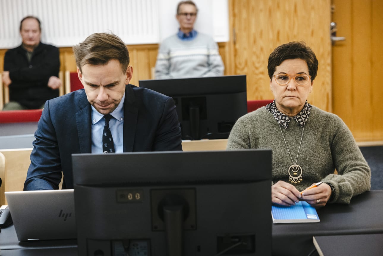Asianajaja Jaakko Kuparinen ja Rovaniemen entinen konserniasiamies Heli Välikangas hovioikeudessa vuonna 2023.