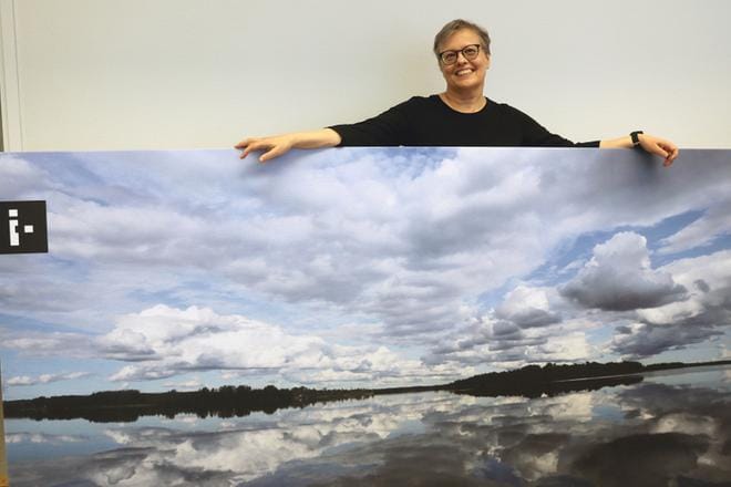 Järviseutu-lehden myyntipäällikkö Hannele Salmenautio toteaa, että Tue paikallista -kampanjalla haluamme tukea yrityksiä selviämään pandemia-ajassa. KUVA: SAILA COLLANDER