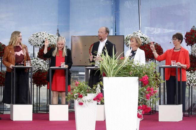 Lähes kaikista puolueista olivat varsinaiset puheenjohtajat paikalla. Kokoomuksella ja keskustalla olivat varapuheenjohtajat lomittajina. Katri Kulmuni, Maria Ohisalo, Jussi Halla-aho, Anna-Maja Henriksson ja Sari Essayah väittelyssä. KUVA: Heikki Westergård