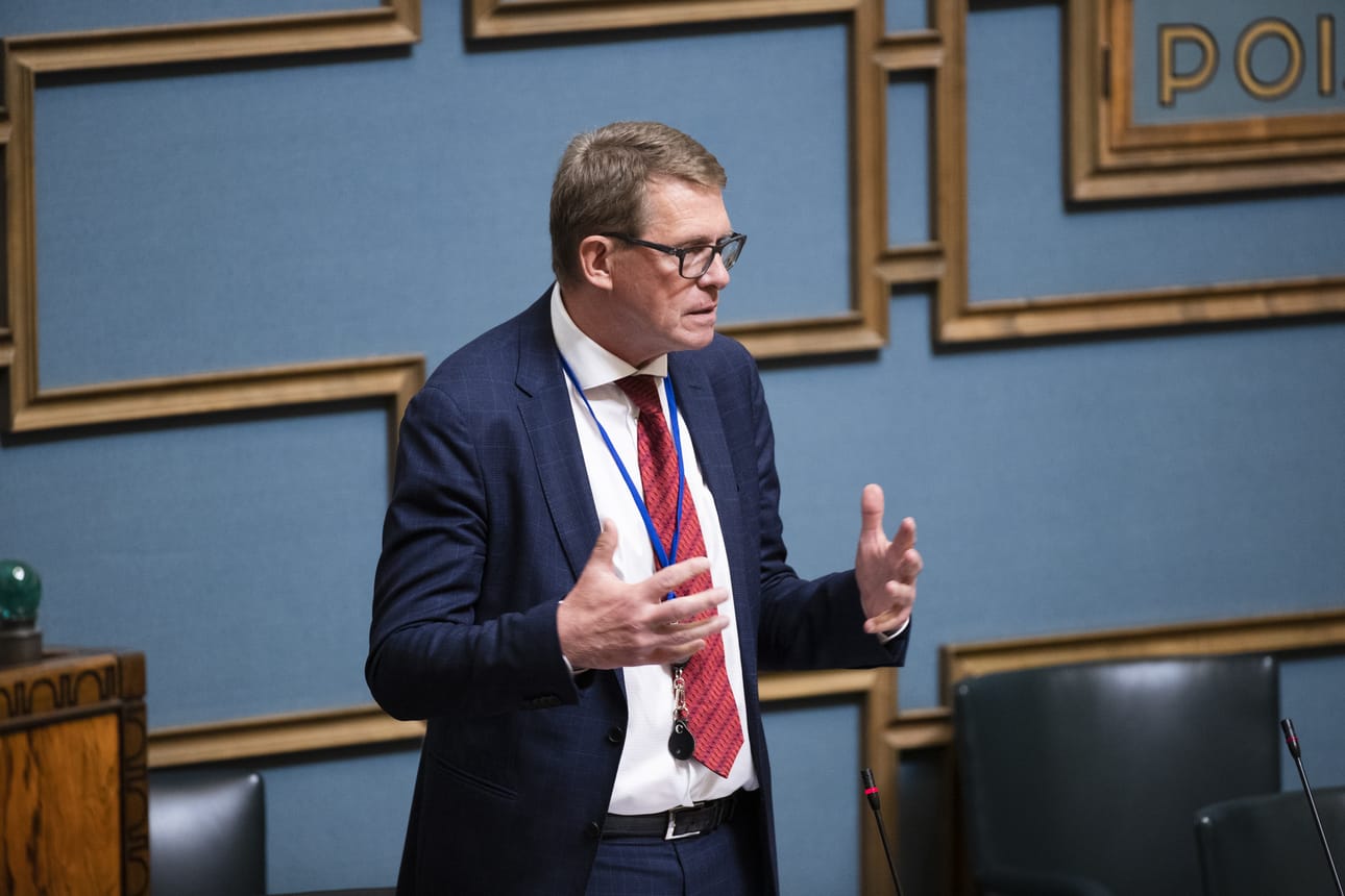 Valtiovarainiministeri Matti Vanhanen hallituksen lisätalousarvioesityksessä eduskunnassa 10.6.2020.