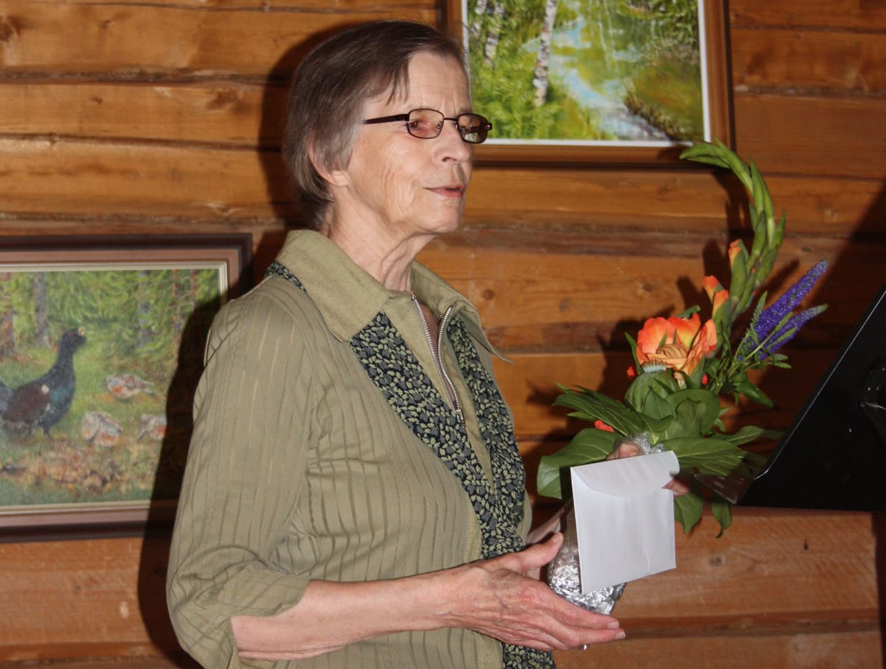 Kaarina Hiitolan tekemä laulu on yksi kotiseutuillan ohjelmanumeroista.