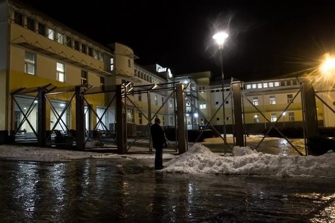 Vanhan Vaasan sairaala on oikeuspsykiatrinen sairaala. Siellä hoidetaan potilaita, jotka ovat useimmiten syyllistyneet väkivaltarikoksiin, mutta jätetty syyntakeettomina tuomitsematta oikeudessa. Sairaalassa tehdään myös mielentilatutkimuksia. ARKISTOKUVA: PAULA KASKIMAA