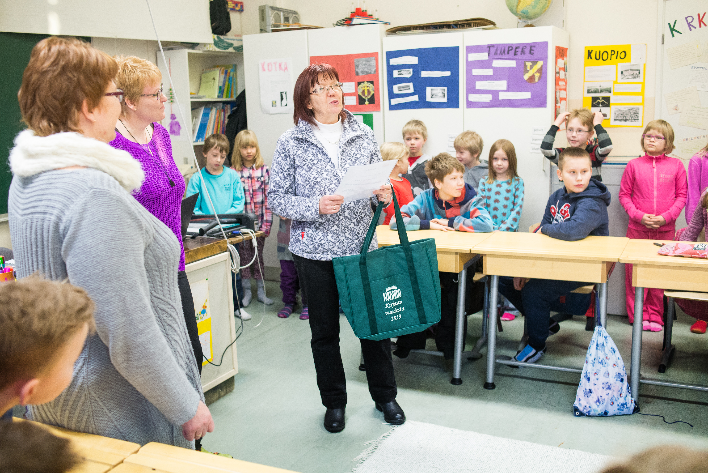 Noukavaaran koululla palkittiin Vuoden lainaaja kirjaston toimesta. Arkistokuva.