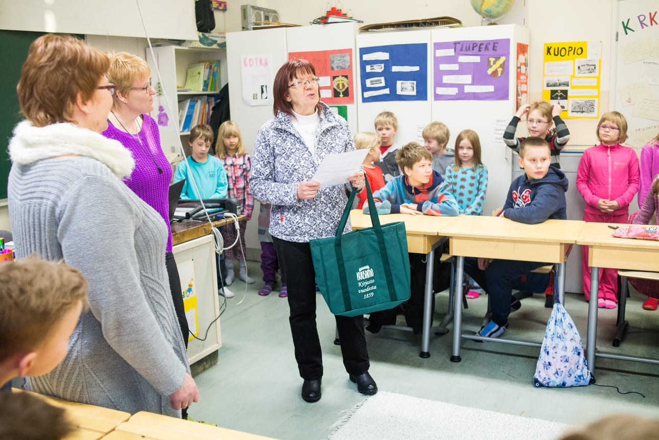 Noukavaaran koululla palkittiin Vuoden lainaaja kirjaston toimesta. Arkistokuva.