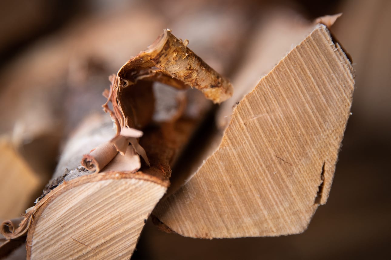 Metsähallituksella ei riitä tuohta telttasaunojen polttopuutarpeisiin. Kuvituskuva.