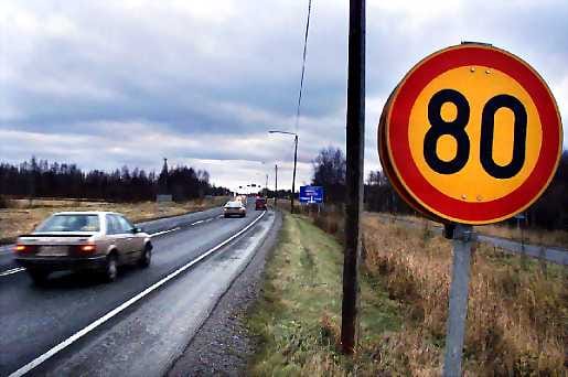 Talvinopeusrajoitukset tulevat voimaan Oulun tiepiirissä 22. lokakuuta.