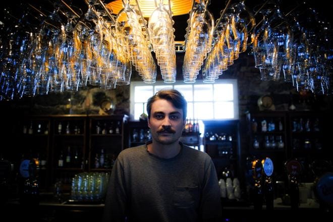 Bock’sin panimon toimitusjohtajan Jura Mikkosen mielestä alkoholilain uudistus on hyvä yrittäjille, mutta suomalaisten alkoholinkäyttöön sillä ei ole vaikutusta. KUVA: EETU SILLANPÄÄ